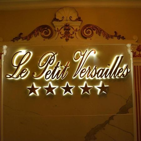 Le Petit Versailles Vernon  Extérieur photo