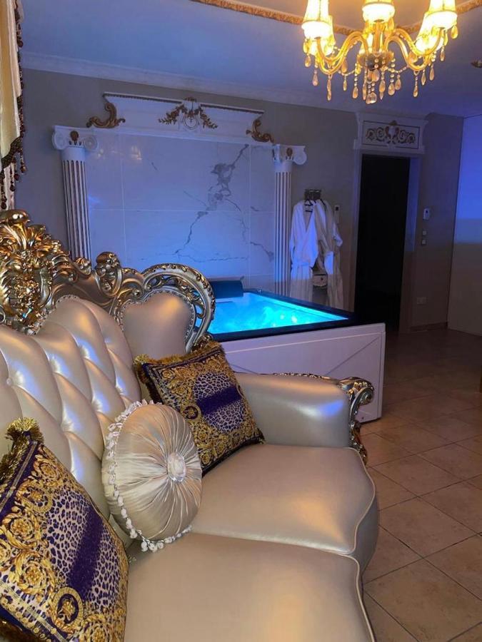Le Petit Versailles Vernon  Extérieur photo