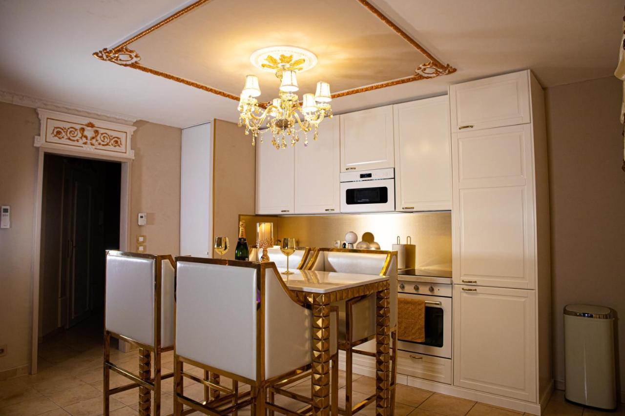 Le Petit Versailles Vernon  Extérieur photo